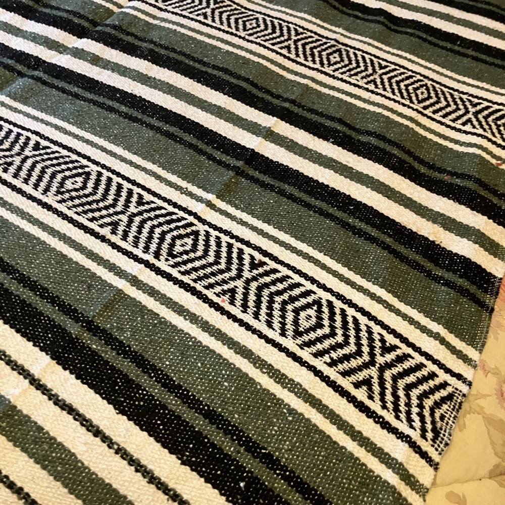 Mexican blanket from Earth Ragz cotton & recycled fibers grays & white 50 x 72” - Picture 4 of 8